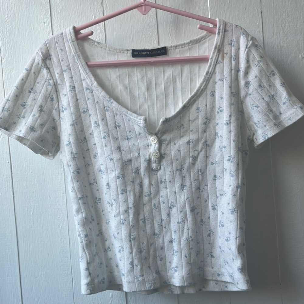 BRANDY MELVILLE BLUE FLORAL ZELLY TOP